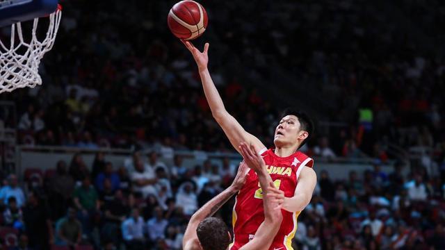 篮板, 崔永熙等顶 篮板, 崔永熙等顶